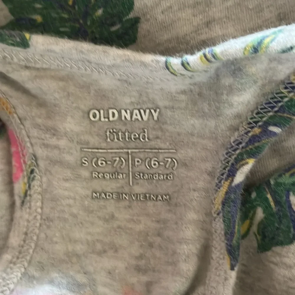 Old Navy Girls Gray Floral Racerback Tank Top Size 6-7 Summer Casual Shirt